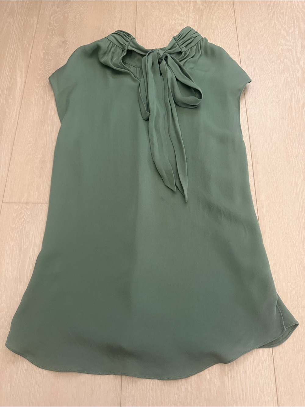 Veronica Beard Tristen 100% Silk Light Sage Draped Tie Neck Sleeveless Blouse - Picture 8 of 9